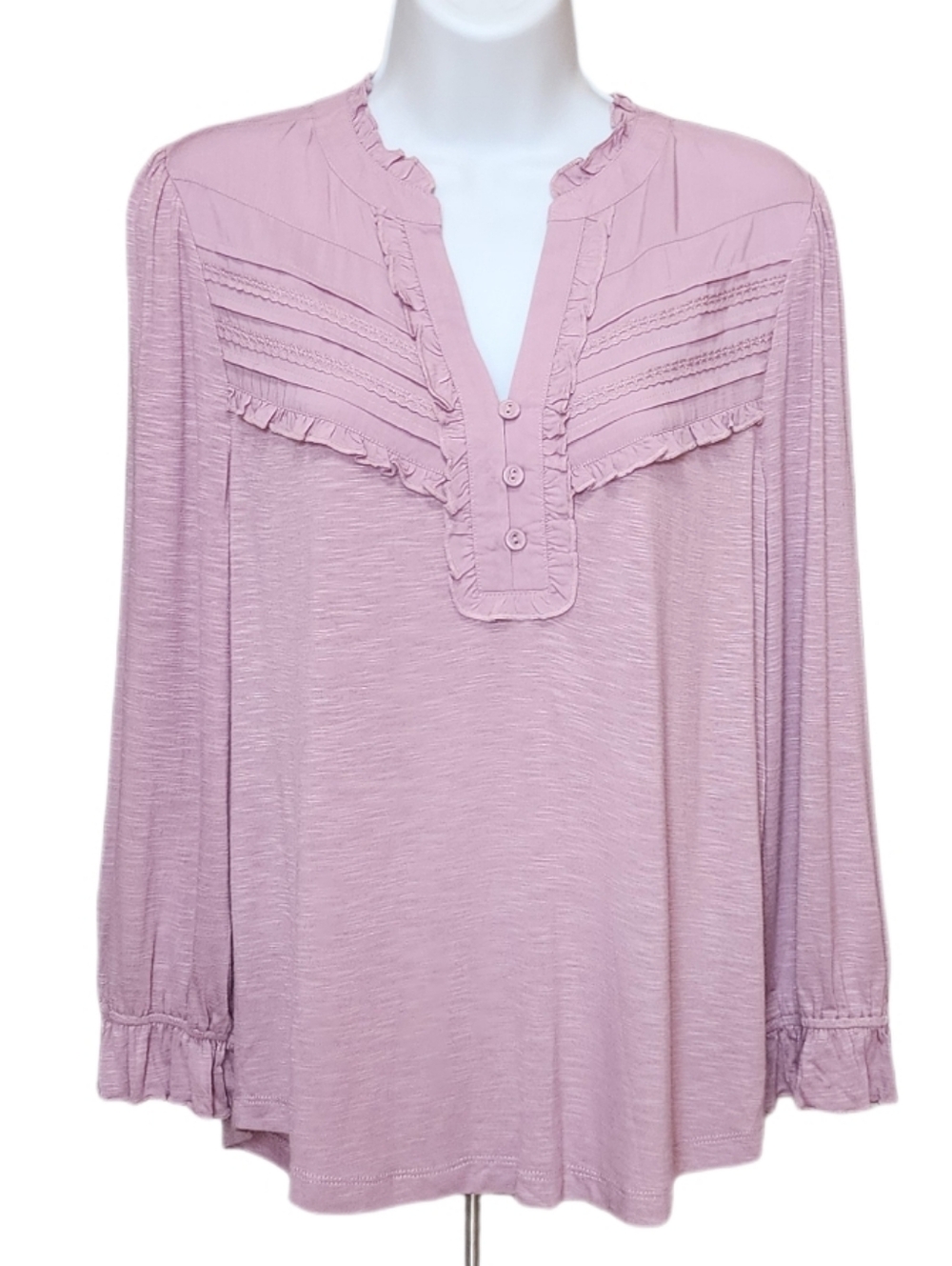 Democracy Long Sleeve Ruffle Edge Split Neck 1/2 Button Slub Knit top Mauve M